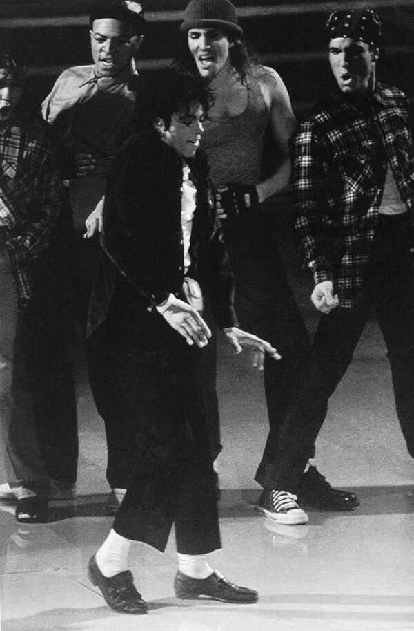 Michael Jackson performs during the Grammy Awards ceremony at New York's Radio City Music Hall - Sputnik Mundo