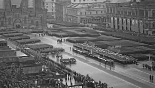 Símbolo del triunfo sobre el nazismo: el primer Desfile de la Victoria en la Plaza Roja de Moscú - Sputnik Mundo