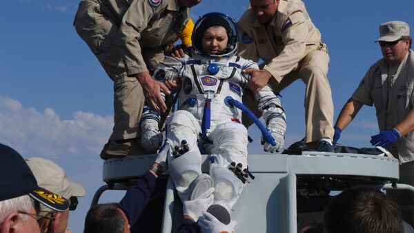 El cosmonauta del Rosсosmos Oleg Kononenko vuelve de la EEI - Sputnik Mundo