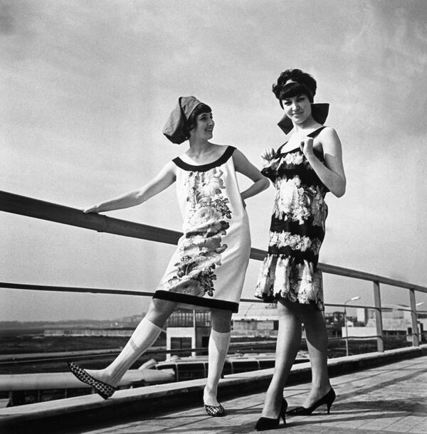 Nostalgia por los 60: así lucían las 'fashionistas' en la época del 'deshielo' en la URSS
 - Sputnik Mundo