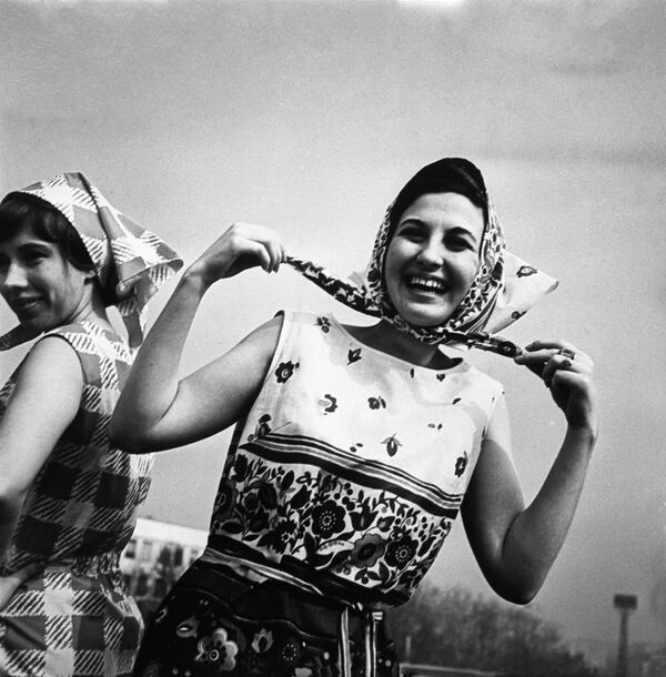 Nostalgia por los 60: así lucían las 'fashionistas' en la época del 'deshielo' en la URSS
 - Sputnik Mundo