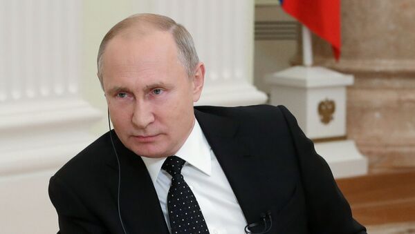 El presidente de Rusia, Vladímir Putin, en una entrevista en el Financial Times - Sputnik Mundo