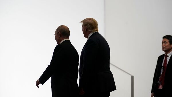 El presidente de Rusia, Vladímir Putin, junto a su homólogo estadounidense, Donald Trump - Sputnik Mundo