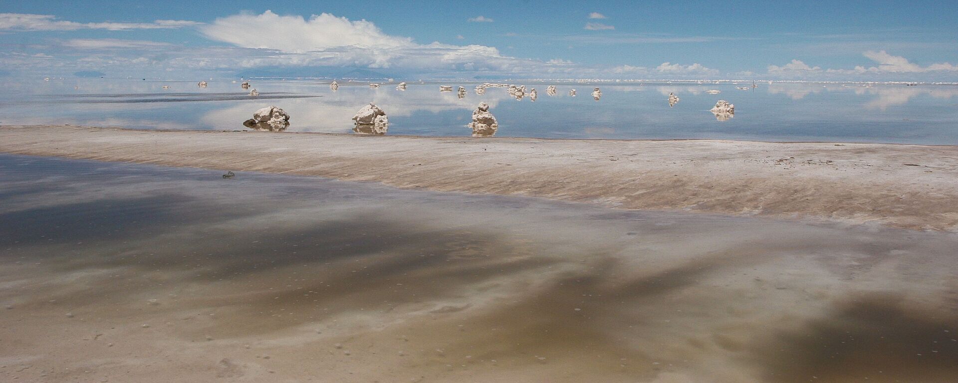 El salar de Uyuni en Bolivia, gran reserva de litio  - Sputnik Mundo, 1920, 15.07.2022