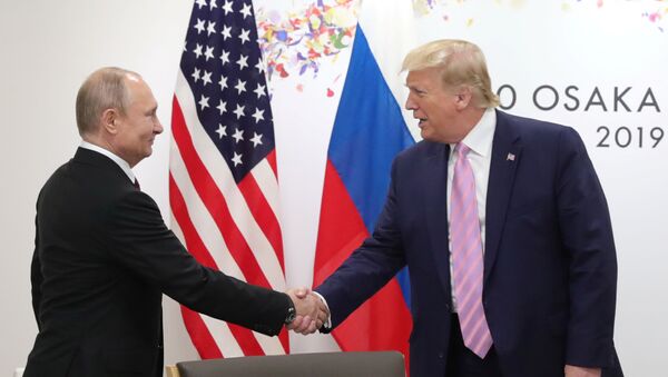 El presidente de Rusia, Vladímir Putin junto al presidente de EEUU, Donald Trump - Sputnik Mundo