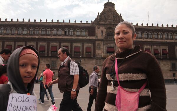 Carla Morales es una vendedora ambulante que fue retirada del  Zócalo Capitalino durante el informe de actividades del presidente Andrés Manuel López Obrador - Sputnik Mundo