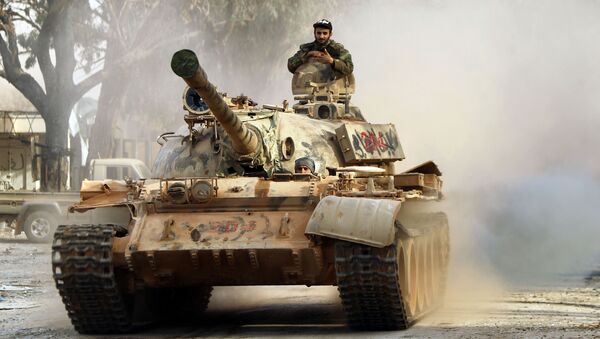 Tanque T-55 del Ejército Nacional de Libia  - Sputnik Mundo