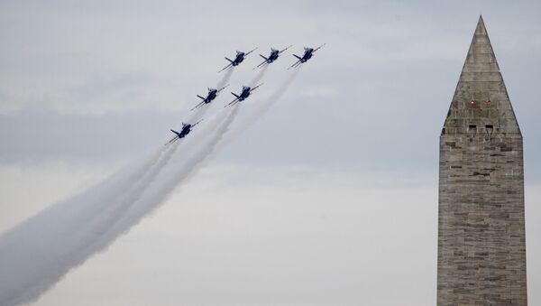 Aviones militares de EEUU sobrevuelan los fuegos artificiales durante las festividades del Día de la Independencia - Sputnik Mundo