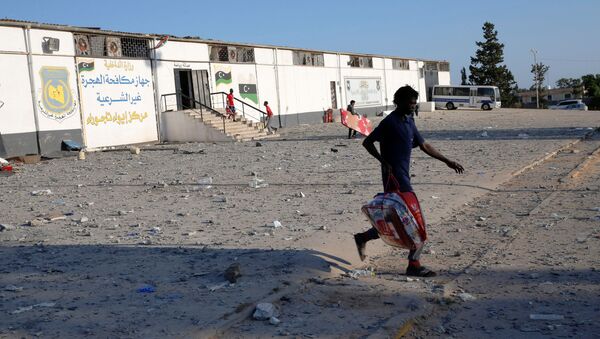 Consecuencias del ataque a un centro de detención de migrantes en Libia - Sputnik Mundo