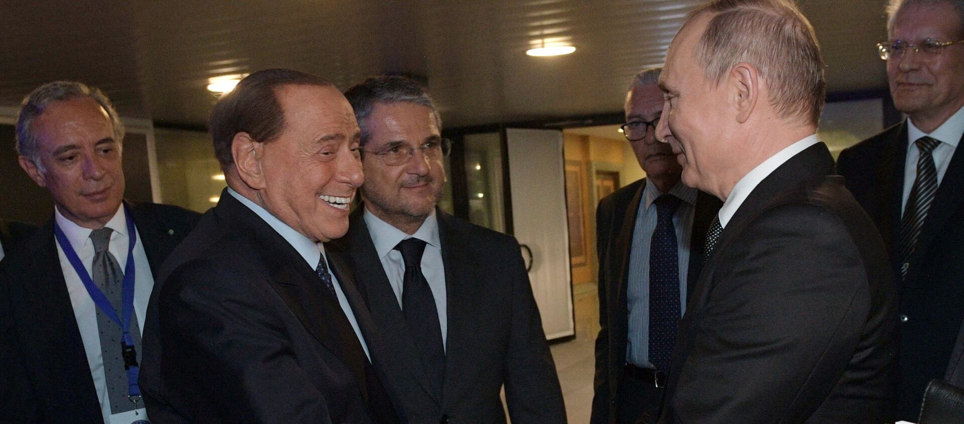 El ex primer ministro de Italia y presidente del partido Forza Italia, Silvio Berlusconi, y el presidente de Rusia, Vladímir Putin - Sputnik Mundo, 1920, 05.07.2019