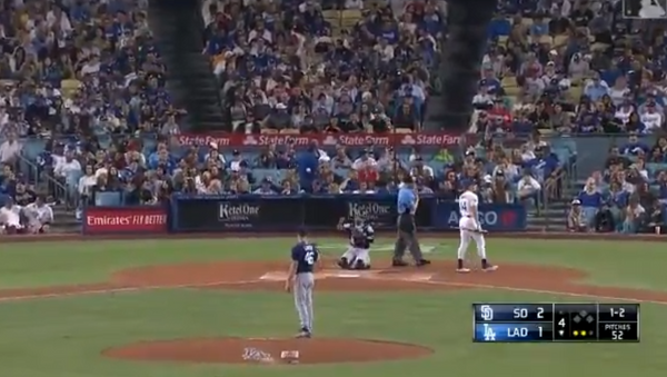 Los Angeles Dodgers siguen el partido en pleno terremoto - Sputnik Mundo