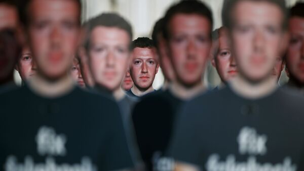 Figuras de cartón de Mark Zuckerberg - Sputnik Mundo