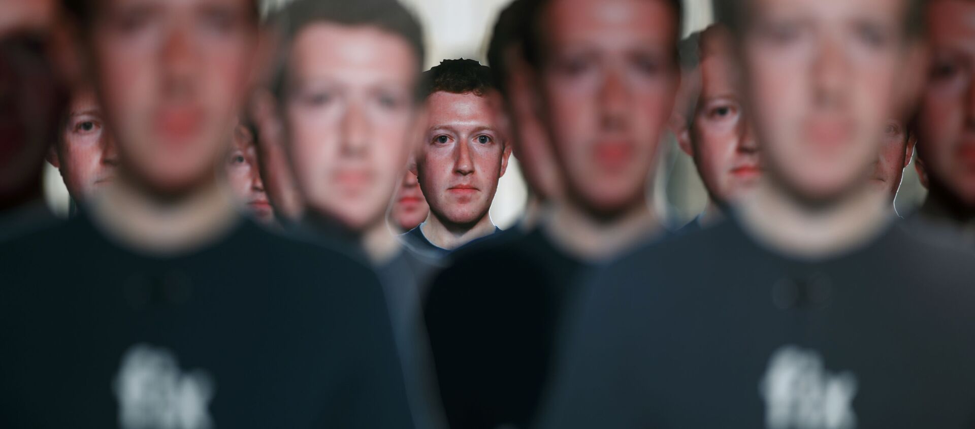 Figuras de cartón de Mark Zuckerberg - Sputnik Mundo, 1920, 06.07.2019
