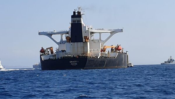 El buque petrolero Grace 1 detenido en Gibraltar - Sputnik Mundo