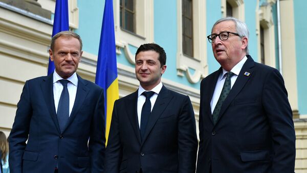 El presidente saliente del Consejo Europeo, Donald Tusk, el líder ucraniano, Volodímir Zelenski, y el presidente de la Comisión Europea, Jean-Claude Juncker - Sputnik Mundo