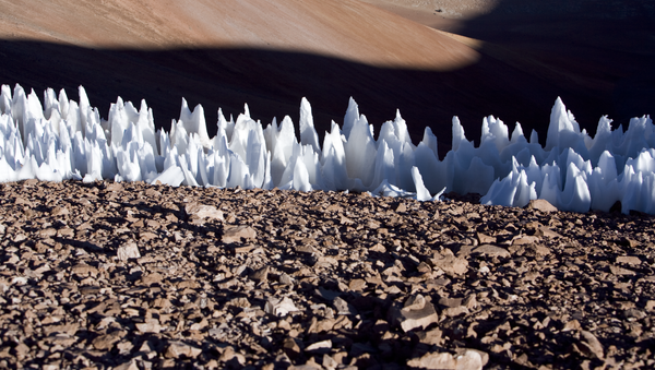 Nieves penitentes en el extremo sur de la meseta de Chajnantor, en Chile - Sputnik Mundo