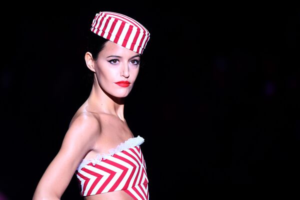 Las 50 sombras de lencería: lo más elegante de la Semana de la Moda de Madrid
 - Sputnik Mundo
