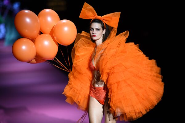 Las 50 sombras de lencería: lo más elegante de la Semana de la Moda de Madrid
 - Sputnik Mundo