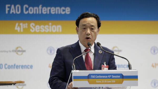 El chino Qu Dongyu dando un discurso en la conferencia en la que fue elegido presidente de la FAO - Sputnik Mundo