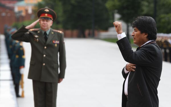 Evo Morales participa en una ceremonia oficial para conmemorar a los héroes caídos durante la Segunda Guerra Mundial en Moscú - Sputnik Mundo