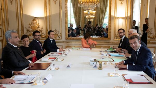 El presidente ecuatoriano, Lenín Moreno, y su par galo, Emmanuel Macron, en París - Sputnik Mundo