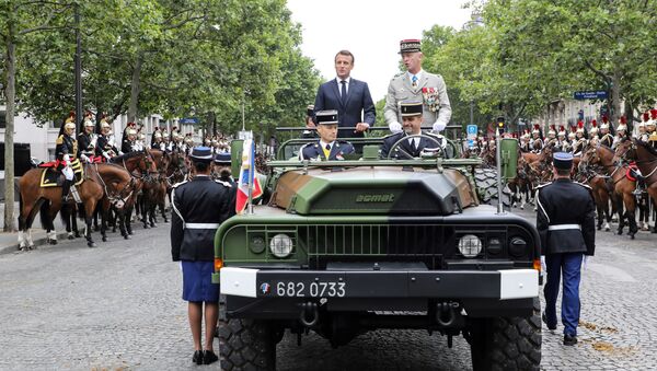 Emmanuel Macron, presidente de Francia en la fiesta nacional de la Toma de la Bastilla - Sputnik Mundo