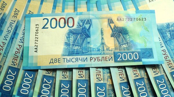 Los billetes de 2.000 rublos  - Sputnik Mundo