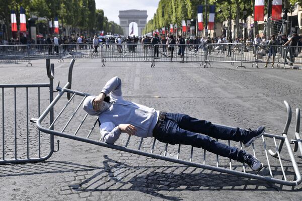 Las protestas en París en el día nacional de Francia
 - Sputnik Mundo