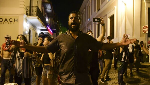Manifestantes exigen la dimisión del gobernador de Puerto Rico, Ricardo Rosselló - Sputnik Mundo