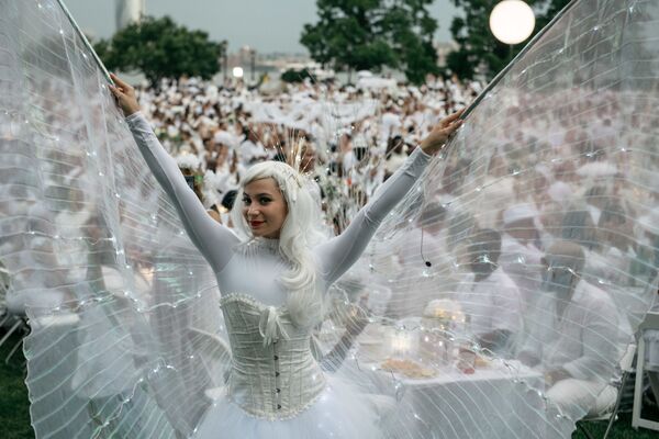 Desfiles de moda, natación sincronizada y ovejas: estas son las imágenes de la semana - Sputnik Mundo