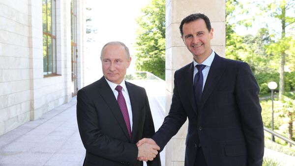 El presidente de Rusia, Vladímir Putin y el presidente de Siria, Bashar Asad (archivo) - Sputnik Mundo