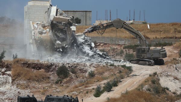 La demolición de viviendas palestinas en Cisjordania - Sputnik Mundo