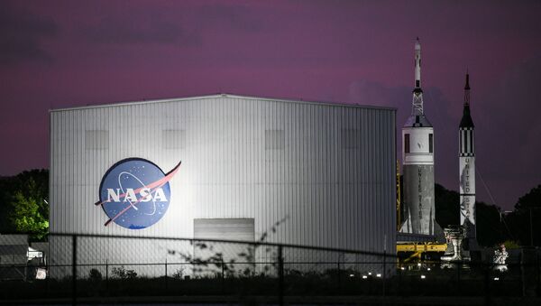 El logo de la NASA en Houston - Sputnik Mundo