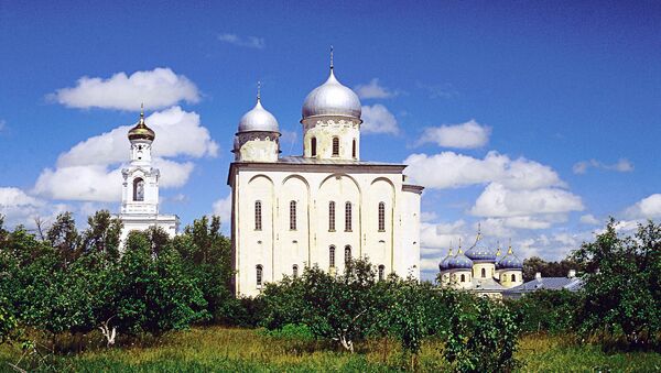 La catedral de San Jorge en el monasterio de Yúriev de Nóvgorod, Rusia, donde fueron encontrados los sarcófagos - Sputnik Mundo
