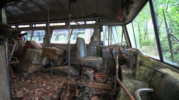 Un autobús abandonado, imagen referencial - Sputnik Mundo