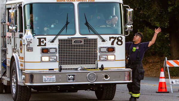 El personal de emergencia tras el tiroteo en el Festival del Ajo en Gilroy, California - Sputnik Mundo