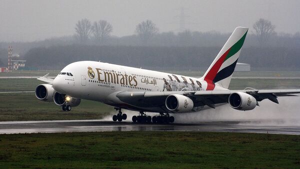 Un Airbus A380 de la aerolínea Emirates - Sputnik Mundo