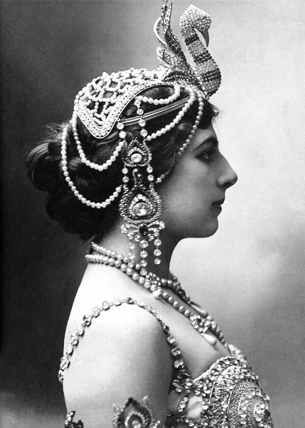 La enigmática Mata Hari, ¿bailarina, cortesana o doble agente? - Sputnik Mundo