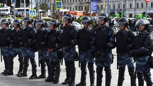 Policía en Moscú durante la manifestación - Sputnik Mundo