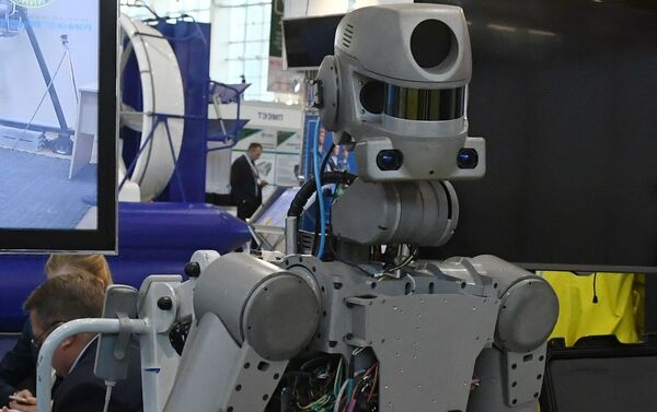 El robot Fedor en la exposicón  - Sputnik Mundo