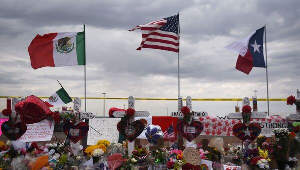 Homenaje a las víctimas del tiroteo en El Paso, EEUU - Sputnik Mundo