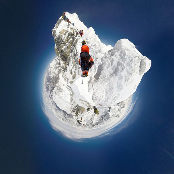 Quince escalofriantes fotos de escalada a las cimas más altas del planeta - Sputnik Mundo