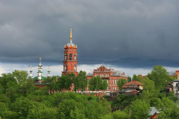 Падающая башня Тихвинской церкви в городе Кунгур Пермского края, Россия - Sputnik Mundo