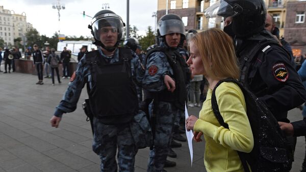 La protesta no acordada en Moscú del 3 de agosto - Sputnik Mundo