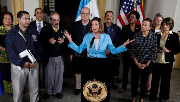 Nancy Pelosi, presidenta de la Cámara de Representantes, en Guatemala - Sputnik Mundo