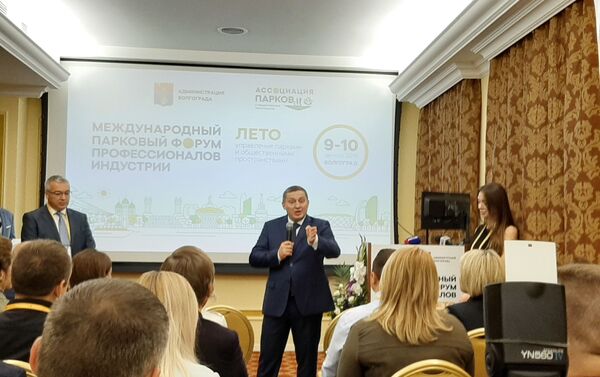 Gobernador de la región de Volgogrado saluda a delegados del Foro - Sputnik Mundo