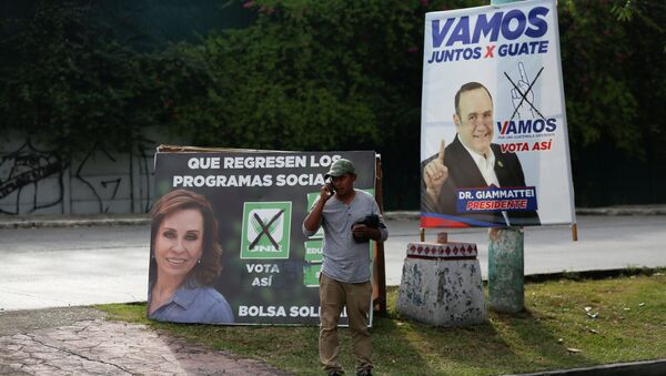 Los carteles de los candidatos presidenciales en Guatemala - Sputnik Mundo