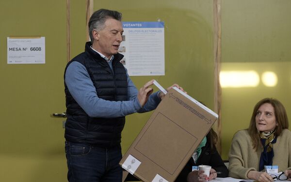El actual presidente, y candidado a la reelección, Mauricio Macri, votando en las elecciones primarias - Sputnik Mundo