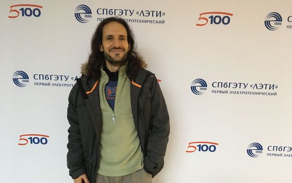 Pablo Badillo en una conferéncia en la universidad de San Petersburgo - Sputnik Mundo