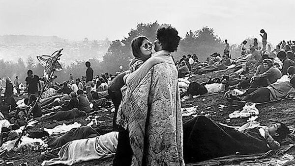 Bobbi Kelly y Nick Ecorline en el Festival de Woodstock 1969 - Sputnik Mundo